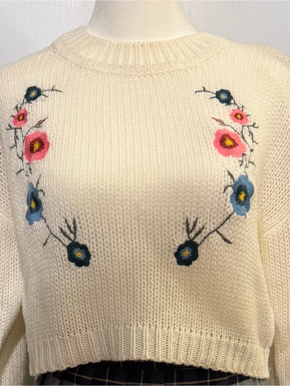 Cotton Emporium Cream Floral Embroidered Cropped Knit Sweater